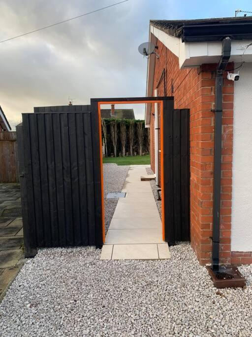 The Beautiful Bungalow Amazing Location For Chester & Zoo Wervin Esterno foto